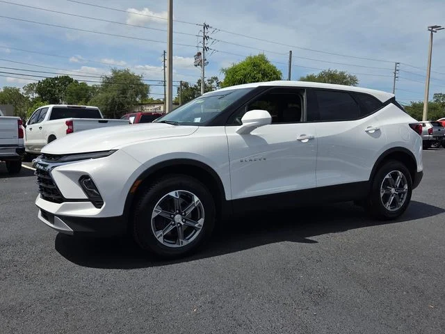 Used 2023 White Chevrolet LT image 4