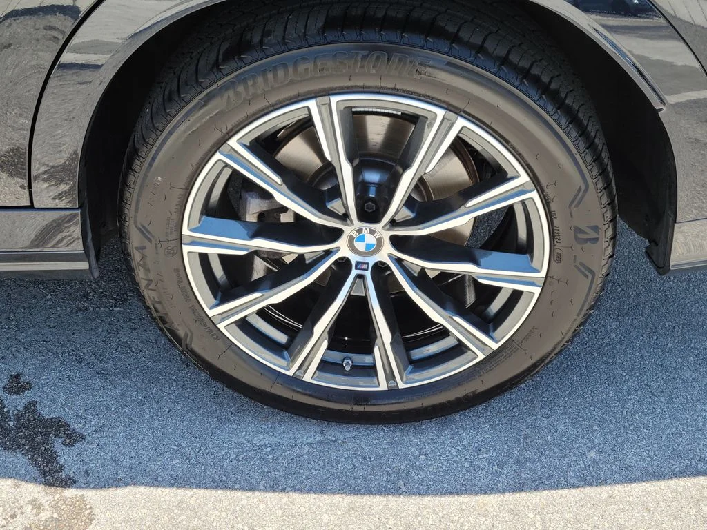 Used 2026 Black BMW xDrive40i image 8