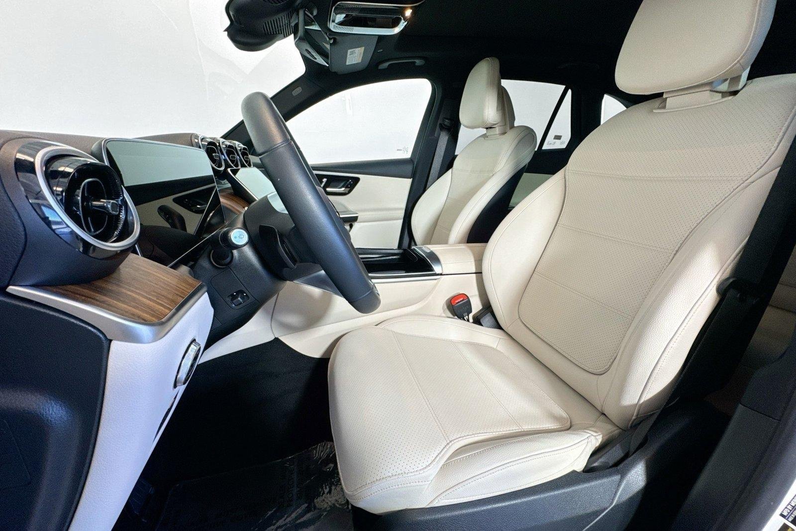 Used 2026 Polar White Mercedes-Benz GLC 300 image 19