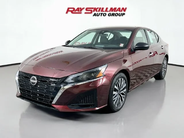 Used 2025 Red Nissan 2.5 SV image 3