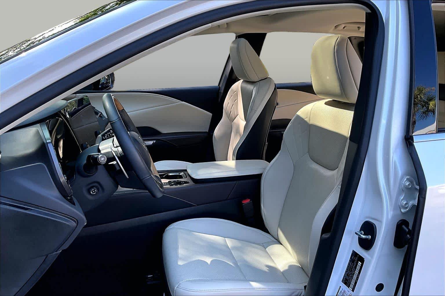 Used 2024 Eminent White Pearl Lexus Premium image 8