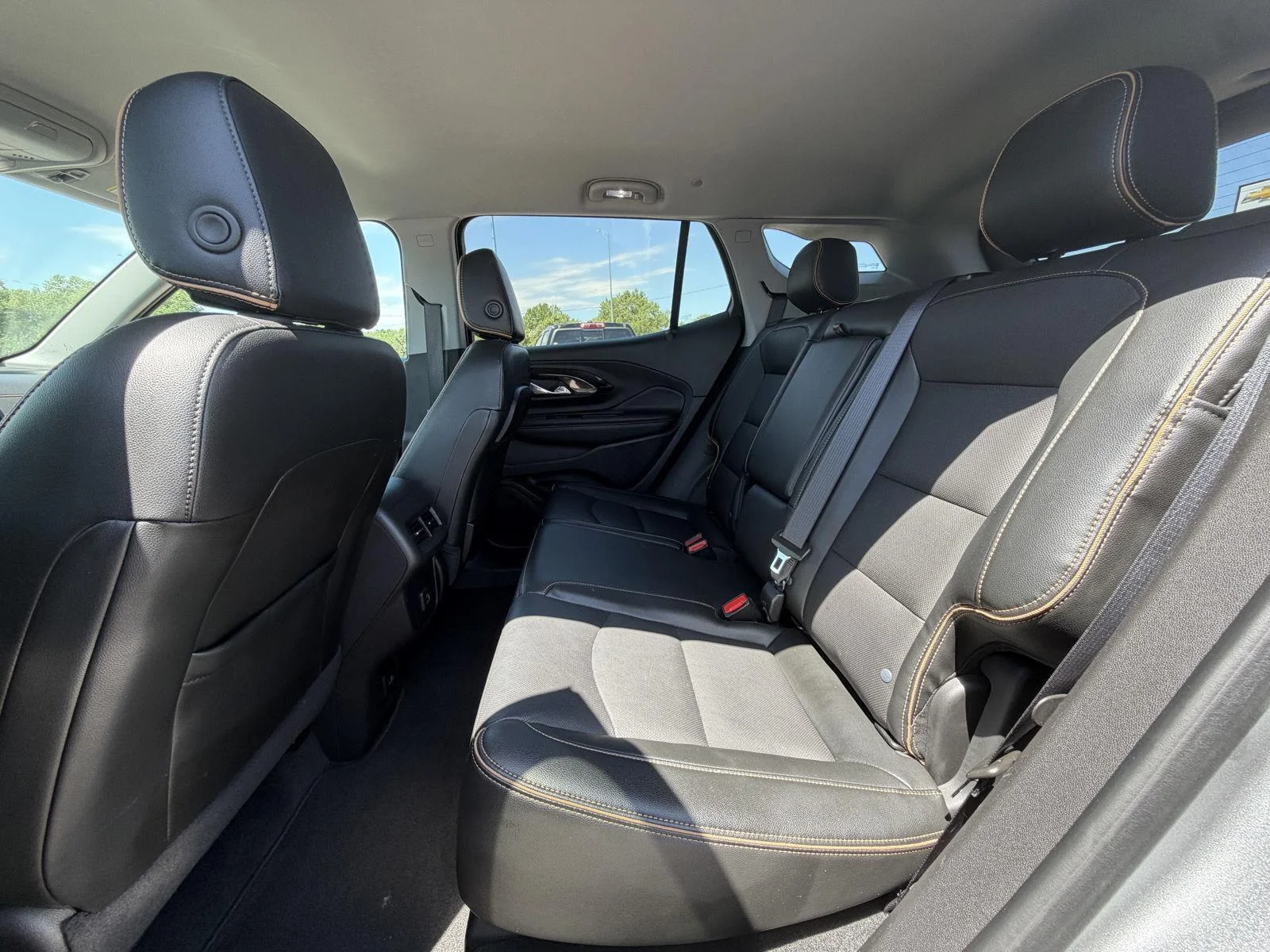 Used 2023 Sterling Metallic GMC AT4 image 14