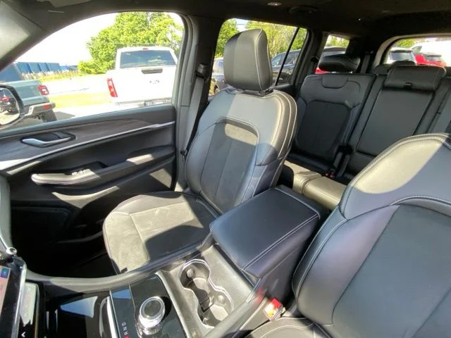 New 2026 Baltic Gray Metallic Clear-Coat Exterior Paint Jeep Altitude image 11