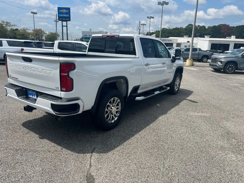 New 2026 Summit White Chevrolet LT image 7