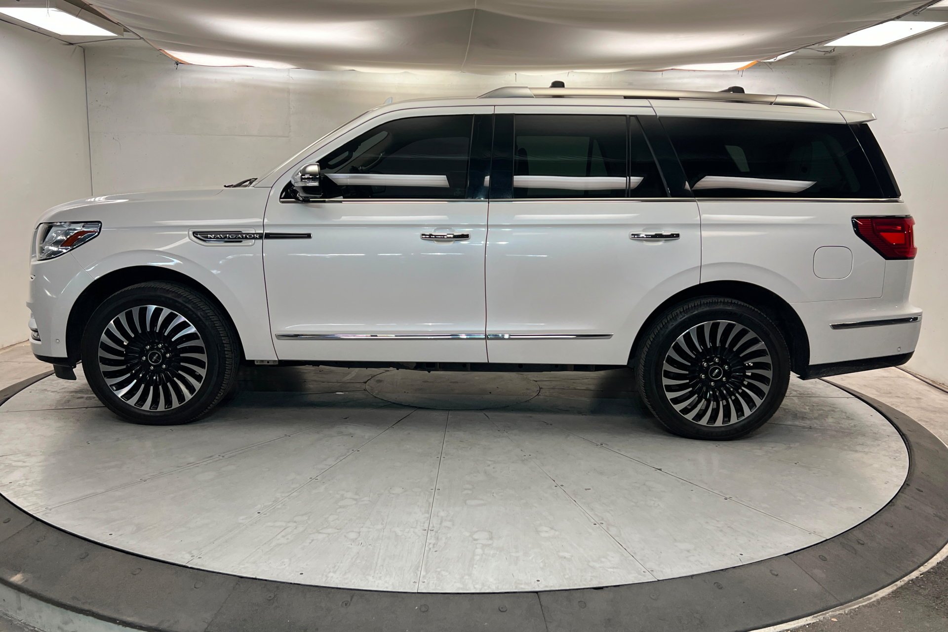 Used 2019 White Lincoln Black Label image 2