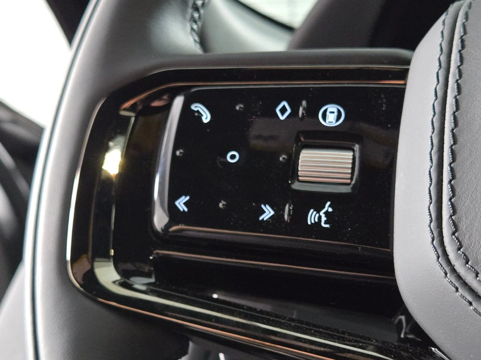 2026 Land Rover Range Rover Velar Dynamic SE - Photo 26