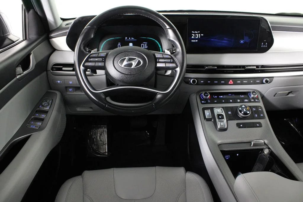 Used 2024 Gray Hyundai SEL image 8