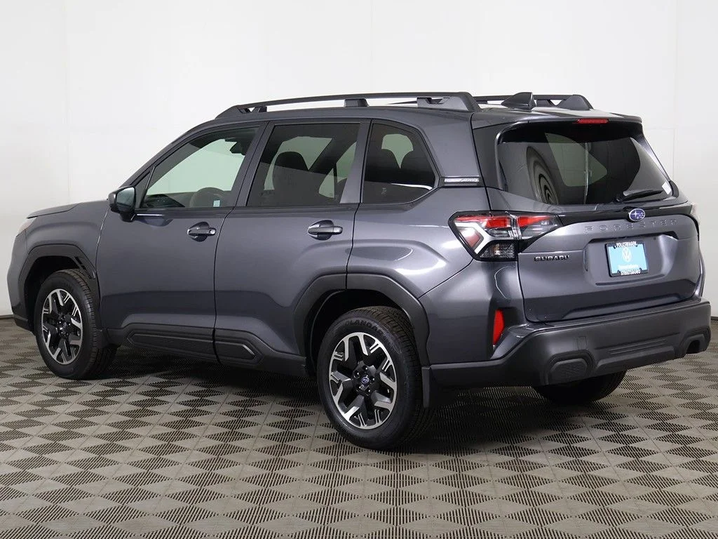 Used 2025 Gray Metallic Subaru Premium image 9