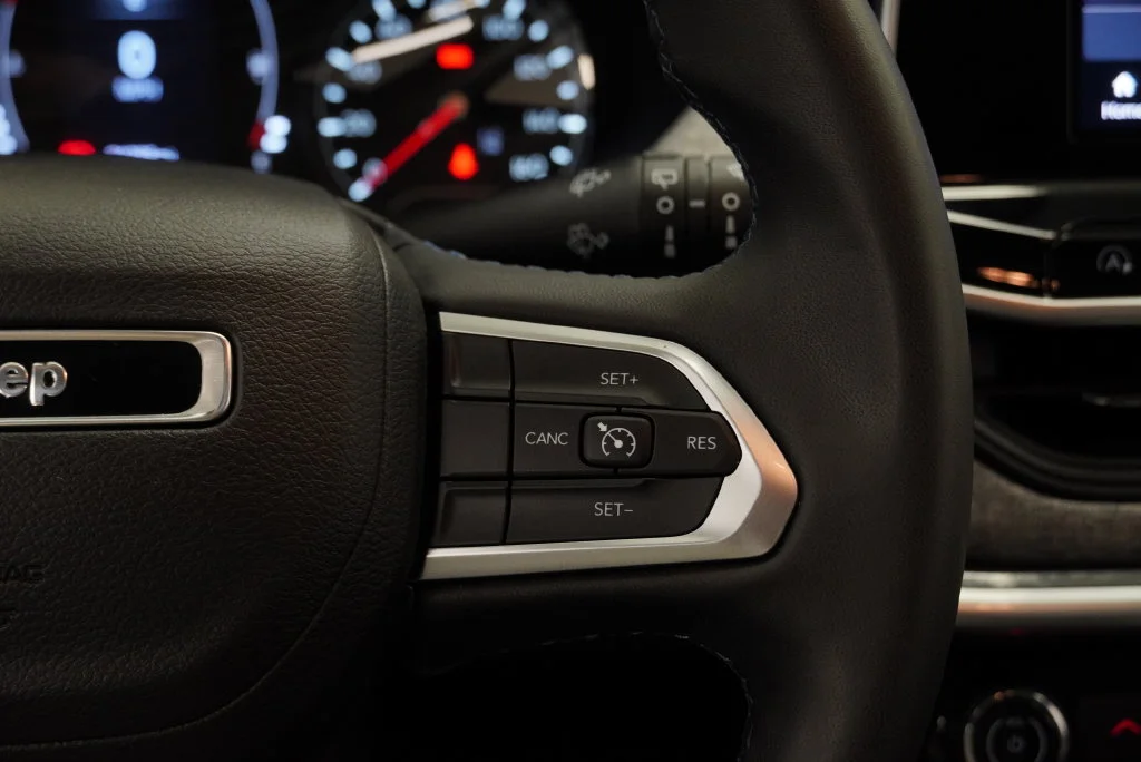 Used 2022 Bright White Clea Jeep Latitude image 30