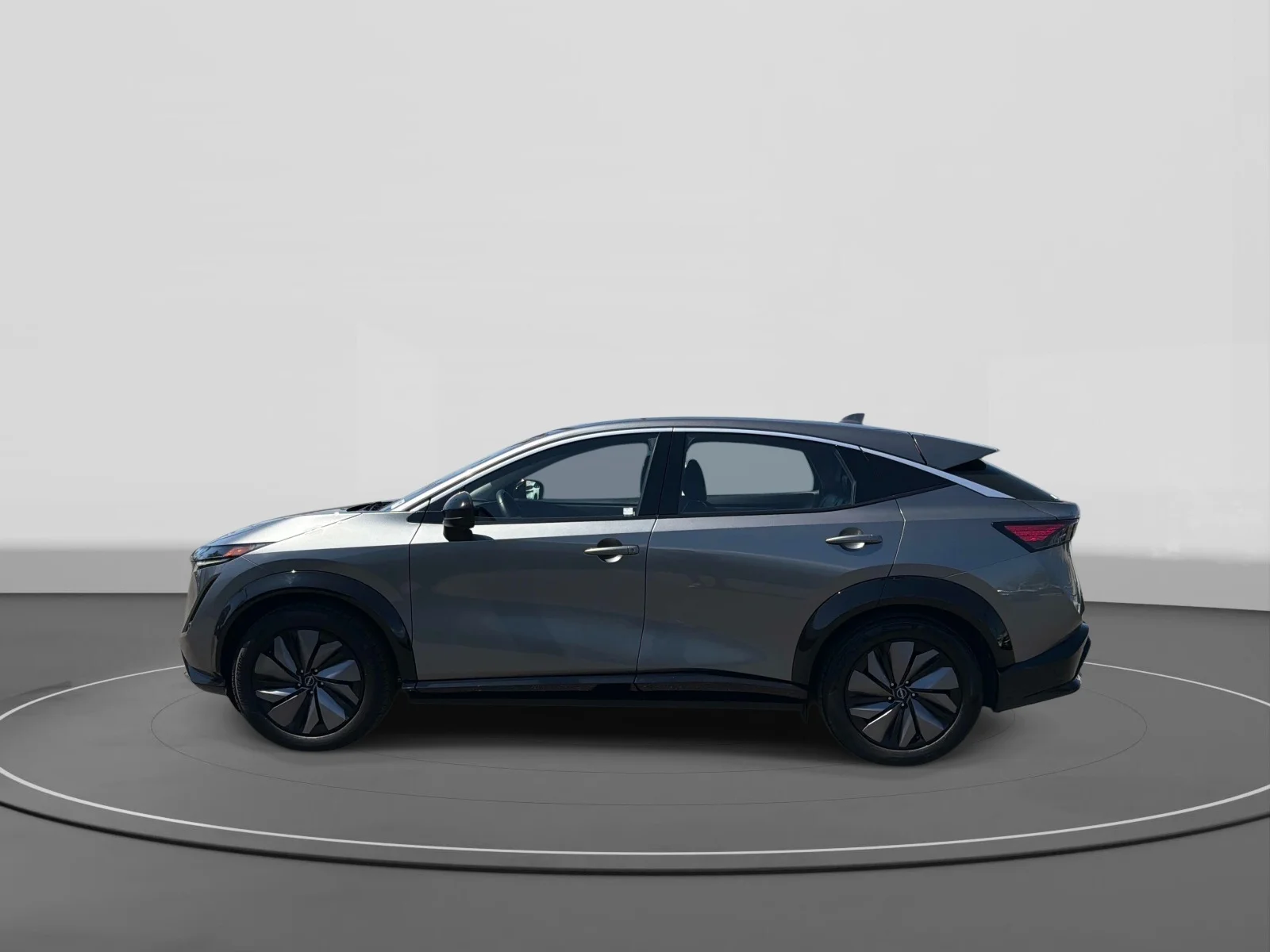 Used 2023 GUN METALLIC Nissan ENGAGE image 4