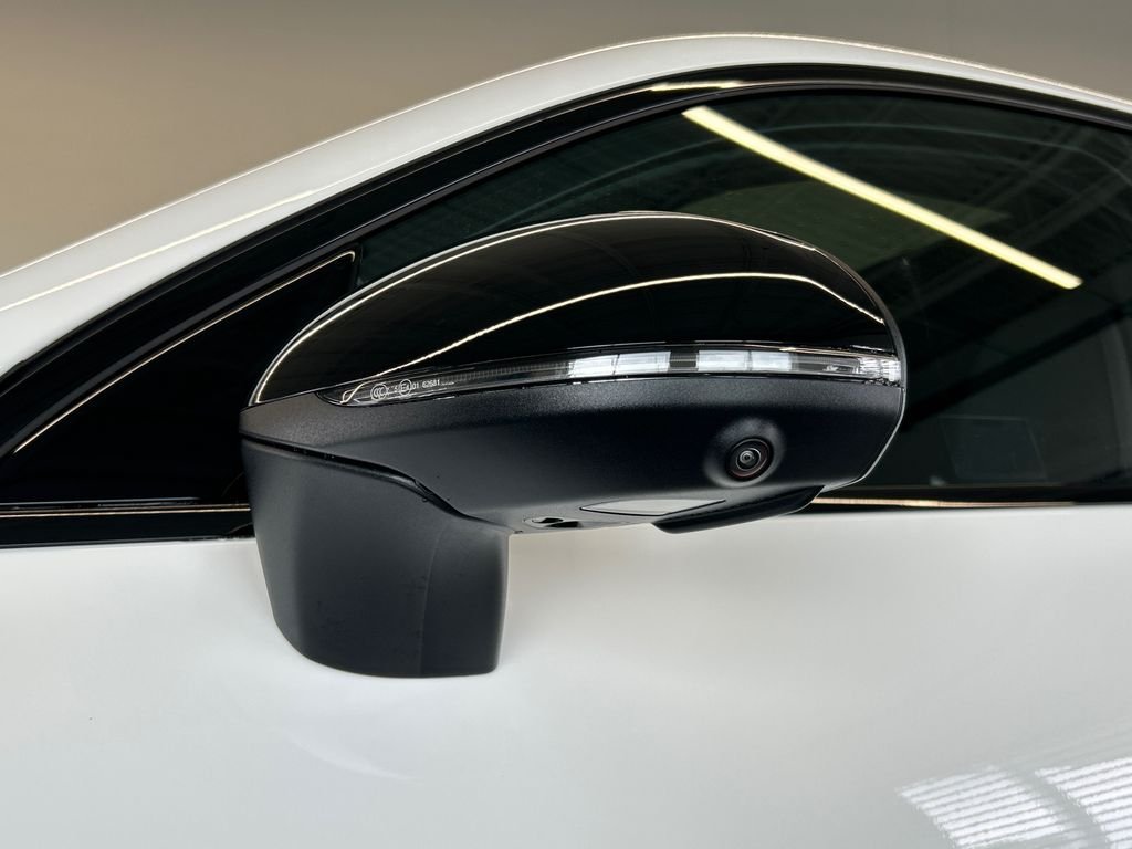 New 2027 Polar White Mercedes-Benz GLC 300 image 31