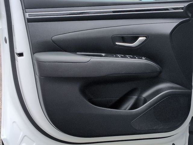 Used 2023 White Hyundai SE image 12