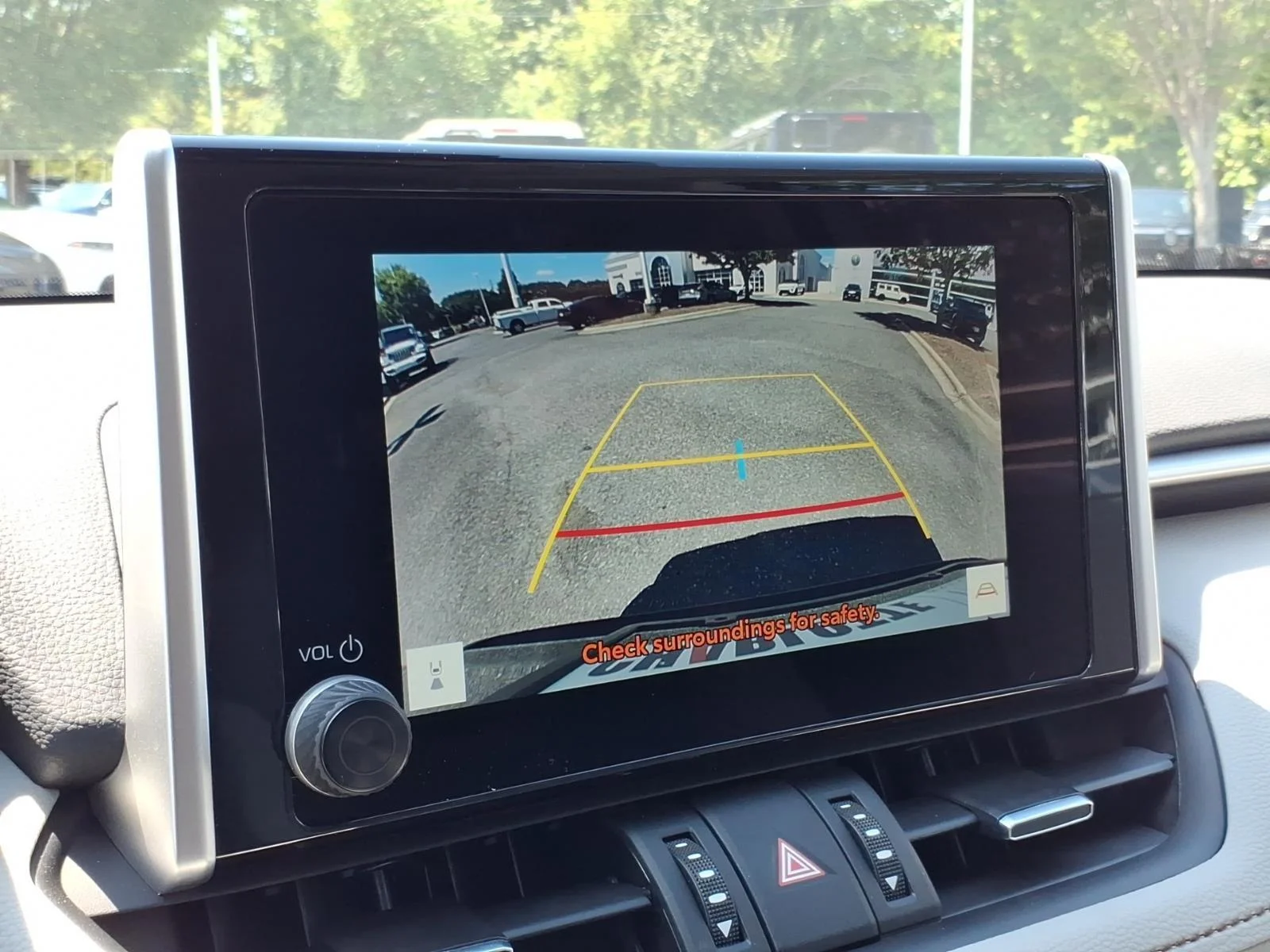 Used 2025 Magnetic Gray Metallic Toyota Hybrid XLE Premium image 4