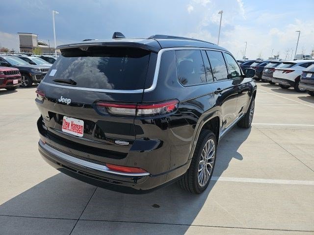 New 2026 Diamond Black Crystal Pearlcoat Jeep Summit image 5