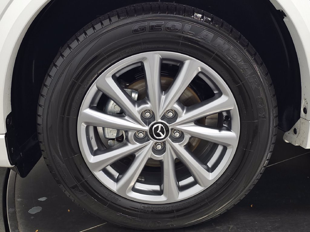 Used 2024 Rhodium White Metallic Mazda 2.5 S Preferred Package image 13