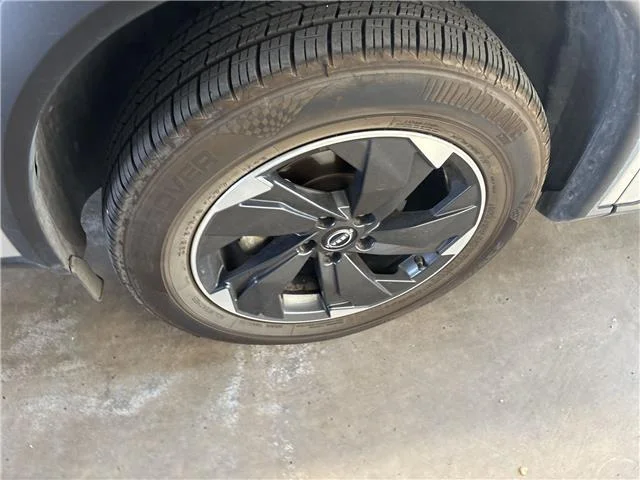 Used 2025 Brilliant Silver Metallic Nissan SV Front-Wheel Drive image 15