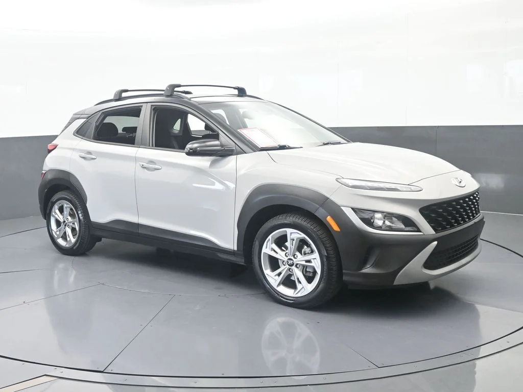 Used 2023 Cyber Silver w/Black Roof Hyundai SEL image 7