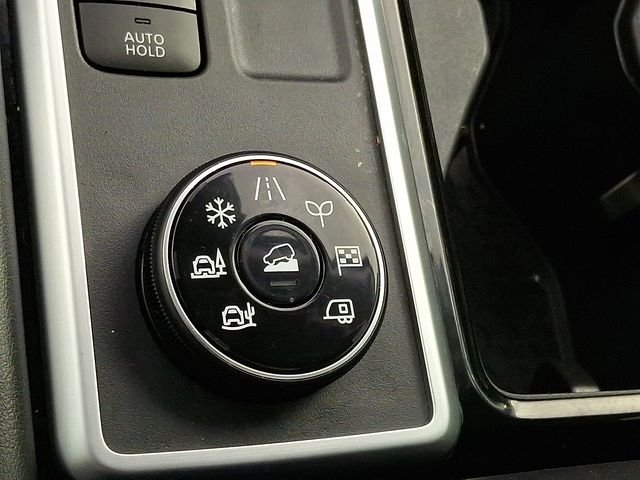 Used 2025 White Nissan Platinum image 29