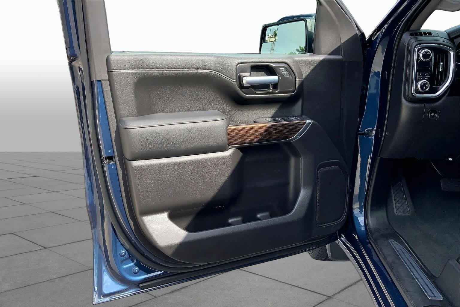Used 2021 Pacific Blue Metallic GMC Elevation image 21