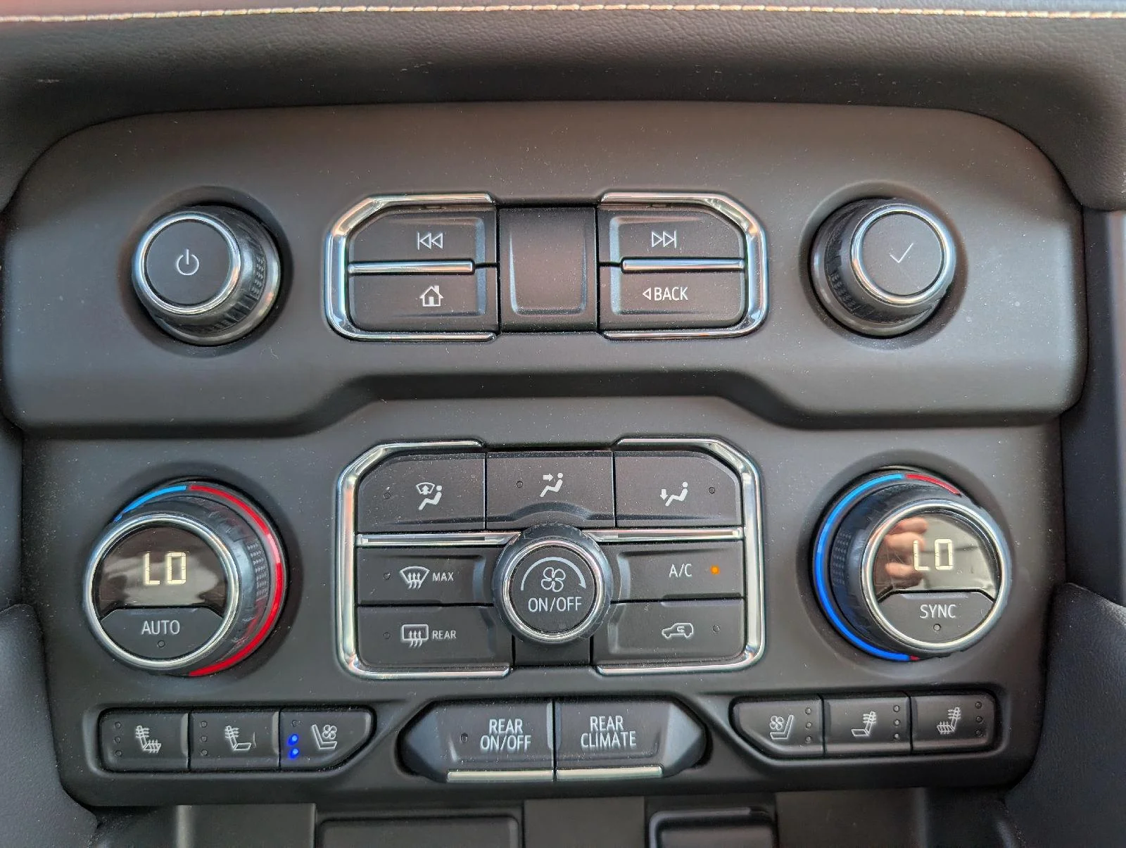 Used 2021 Shadow Gray Metallic Chevrolet Premier image 18