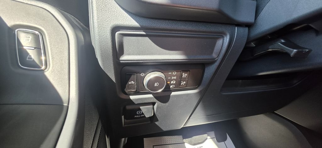 New 2026 Oxford White Ford XLT image 14