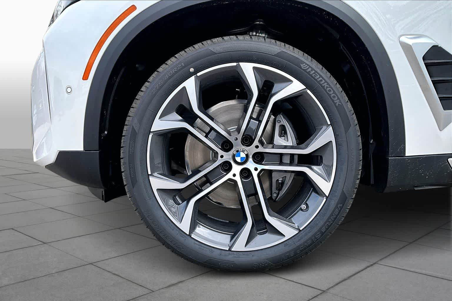 Used 2026 Mineral White Metallic BMW xDrive40i image 11