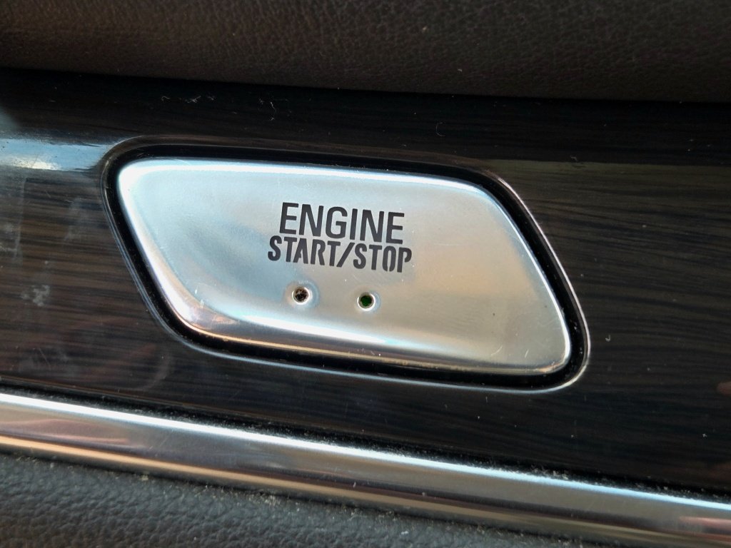 Used 2018 Silver Buick Essence image 36