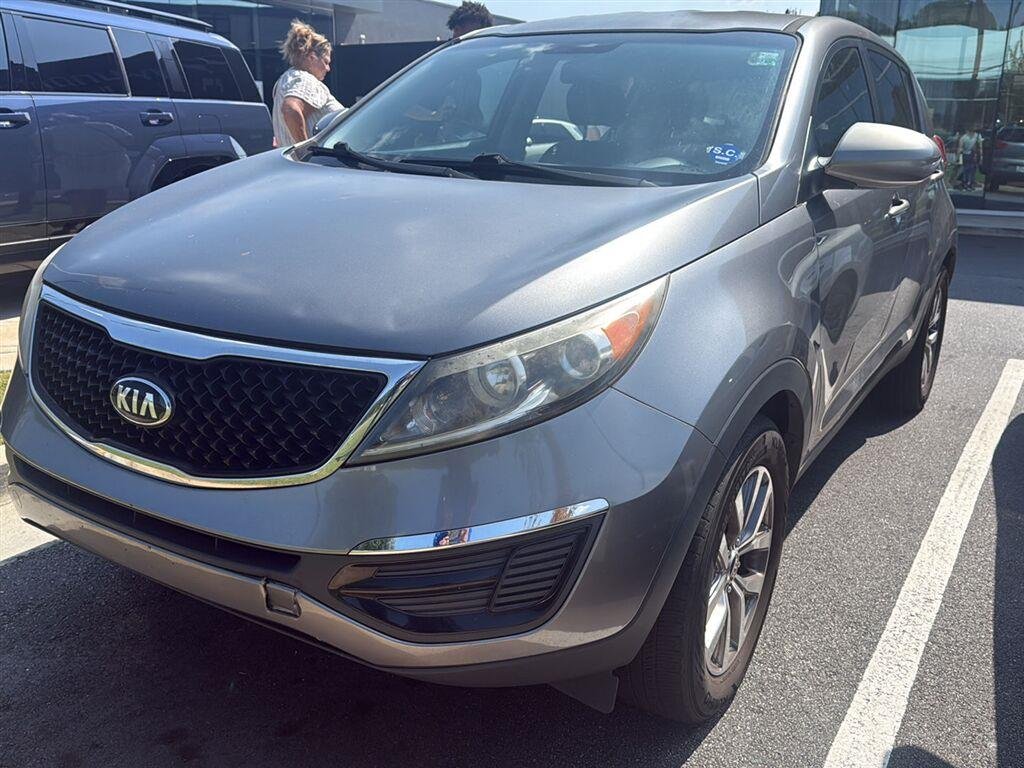 Used 2016 Mineral Silver Kia LX image 3