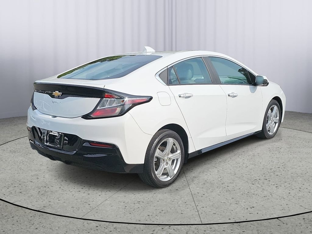 Used 2017 White Chevrolet LT image 3