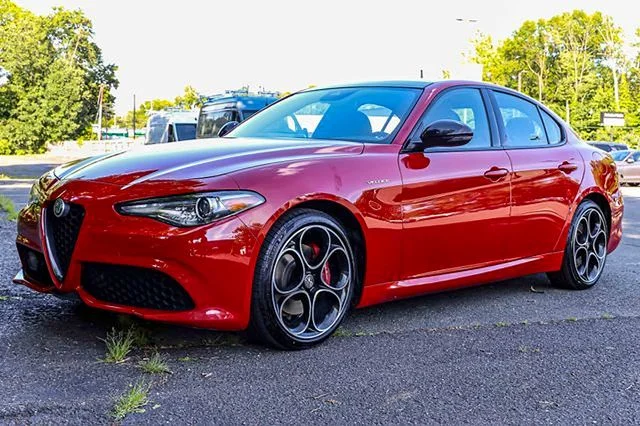 Used 2023  Alfa Romeo Veloce image 3