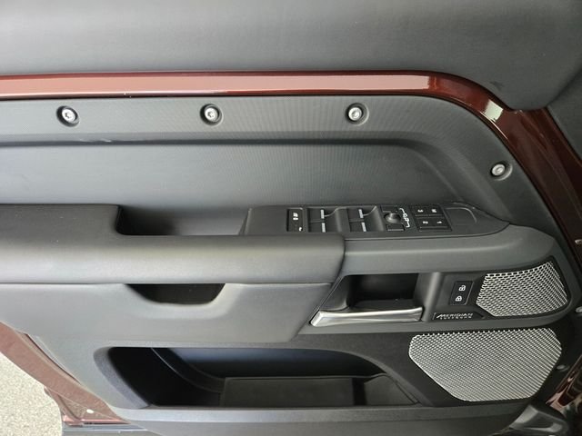 Used 2023  Land Rover X image 20