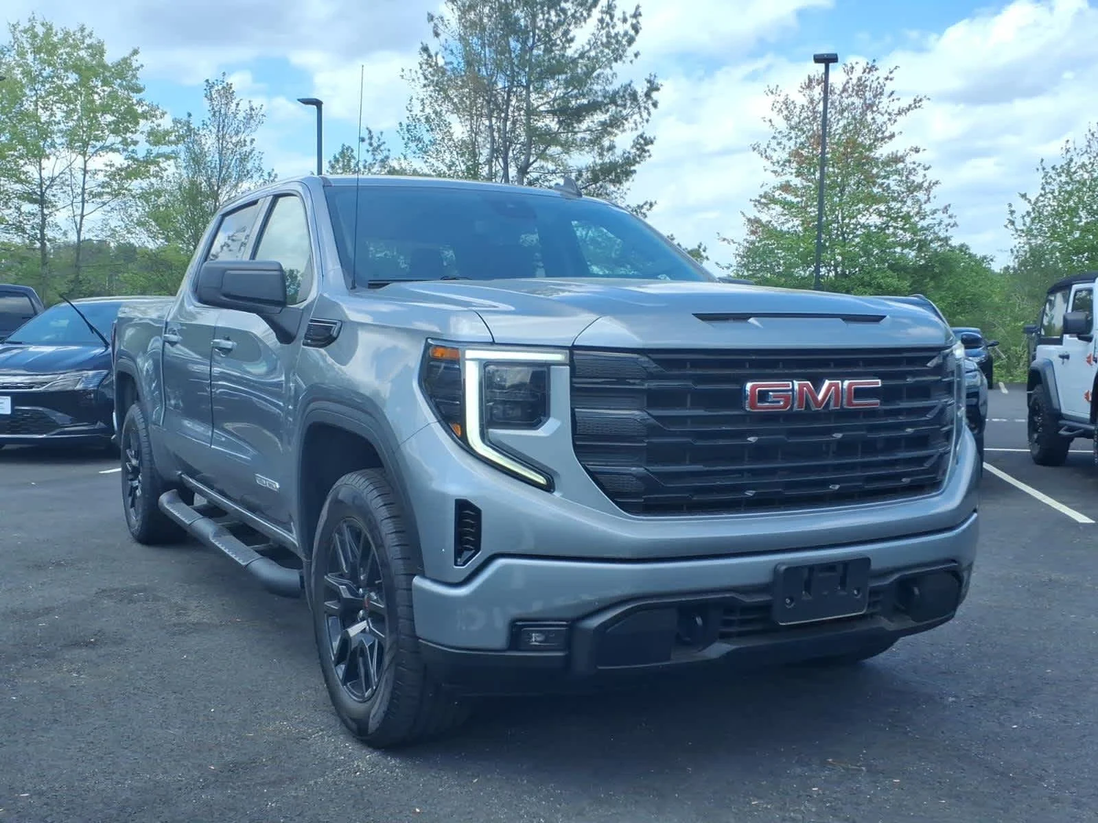 2023 GMC Sierra 4WD Crew Cab Short Box Elevation's photo