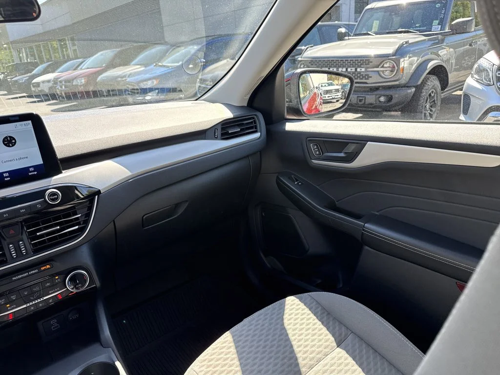 Used 2022 Rapid Red Metallic Tinted Clearcoat Ford SE image 16