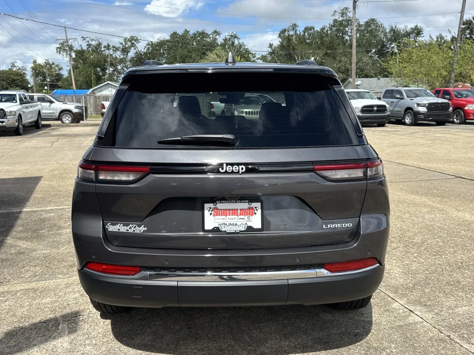 New 2026 Baltic Gray Metallic Clear-Coat Exterior Paint Jeep Laredo image 5