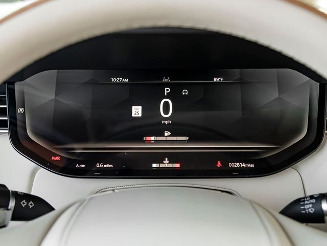 Used 2025 Icy White Gloss Land Rover SV image 17