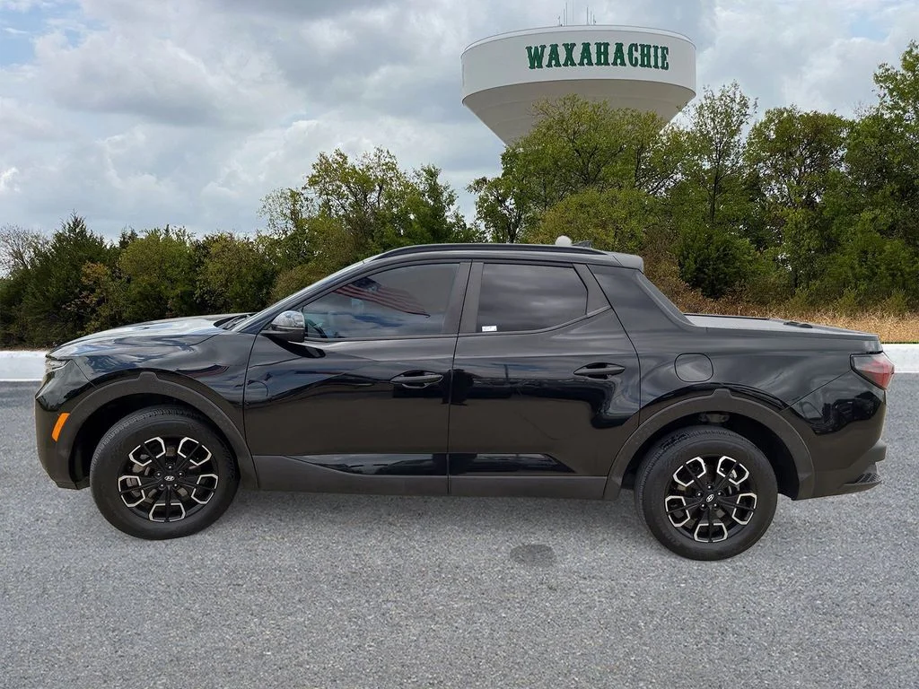Used 2023 Black Hyundai SEL image 3