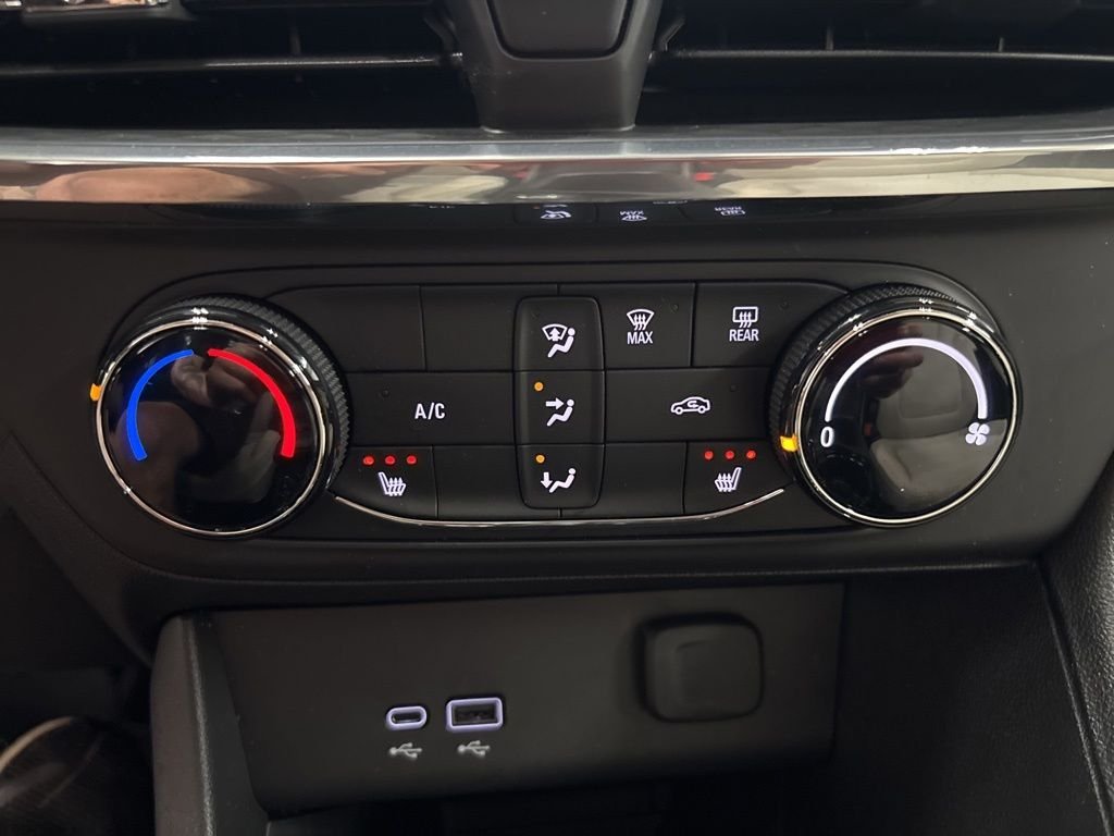 Used 2024 Red Buick Preferred image 27