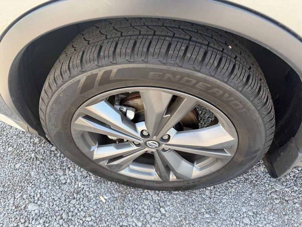 Used 2020 Gray Nissan Platinum image 6
