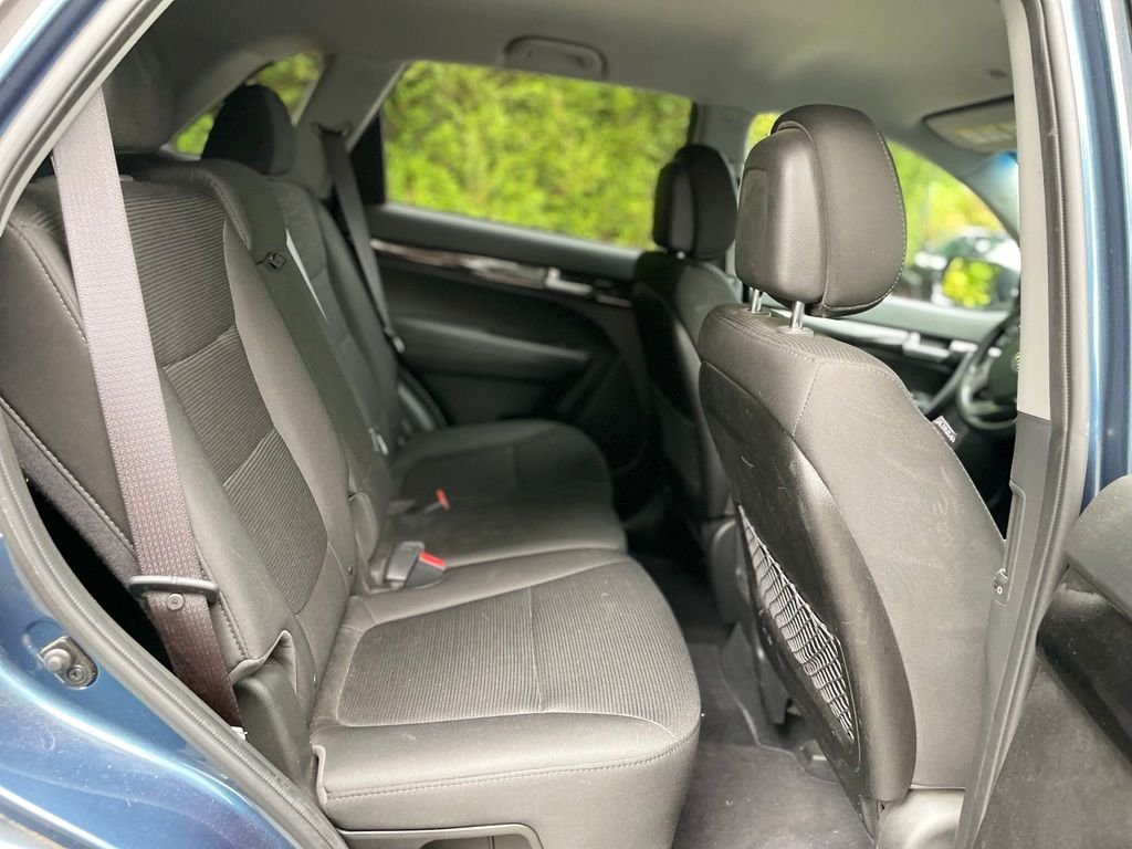 Used 2014 Wave Blue Kia LX image 21
