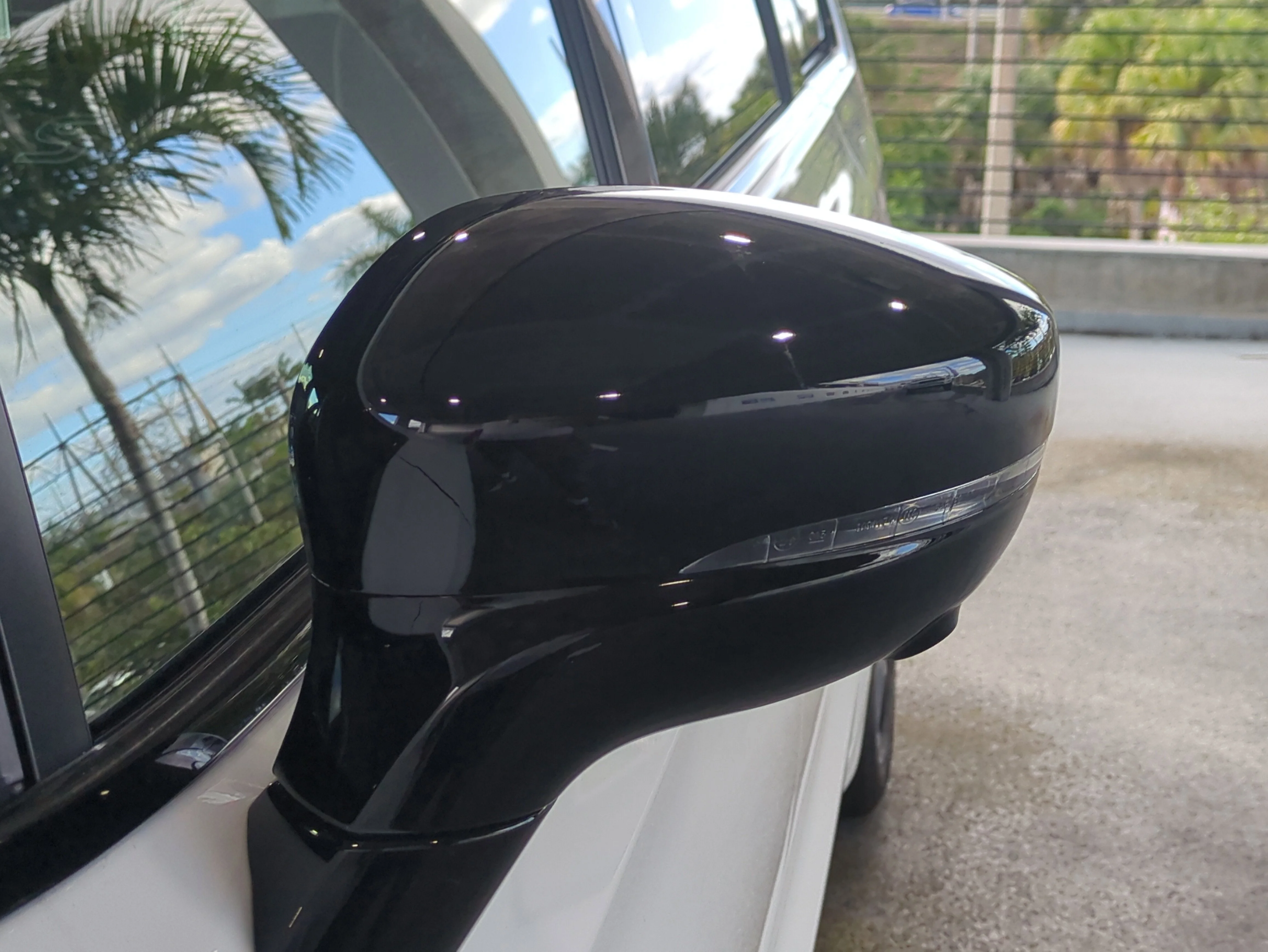 New 2026 Bright White Clear-Coat Exterior Paint Chrysler Limited image 11