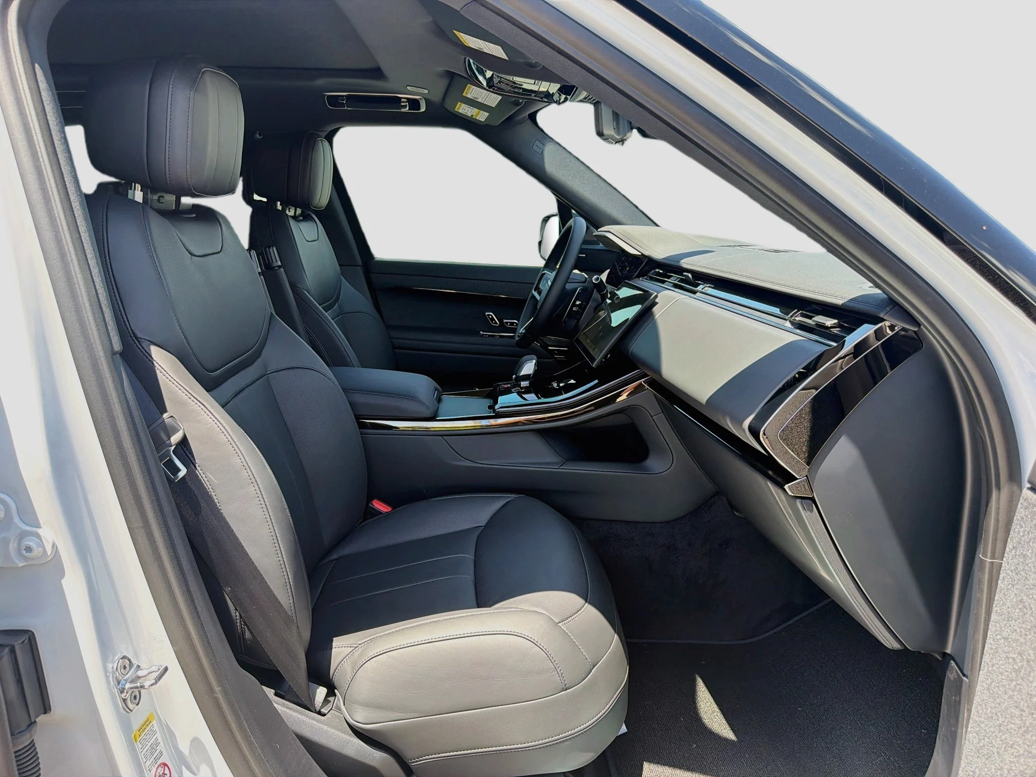 New 2026 Fuji White Land Rover Dynamic SE image 16