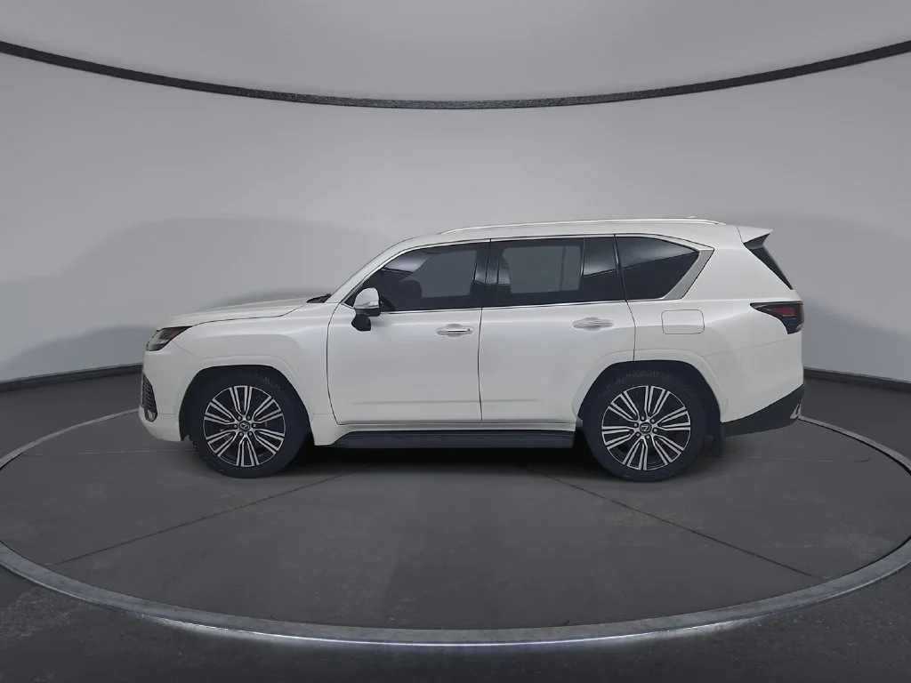Used 2024 White Lexus 600 Luxury image 9