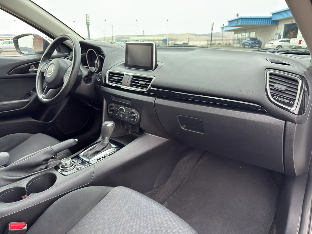 Used 2016 Snowflake White Pearl Mica Mazda i Sport image 18