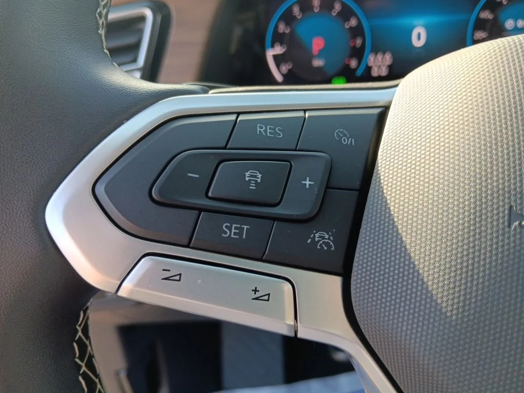 Used 2026 Black Volkswagen SE w/Technology image 18