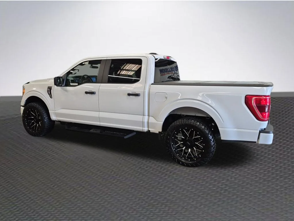 Certified Used 2023 Oxford White Ford XLT image 5