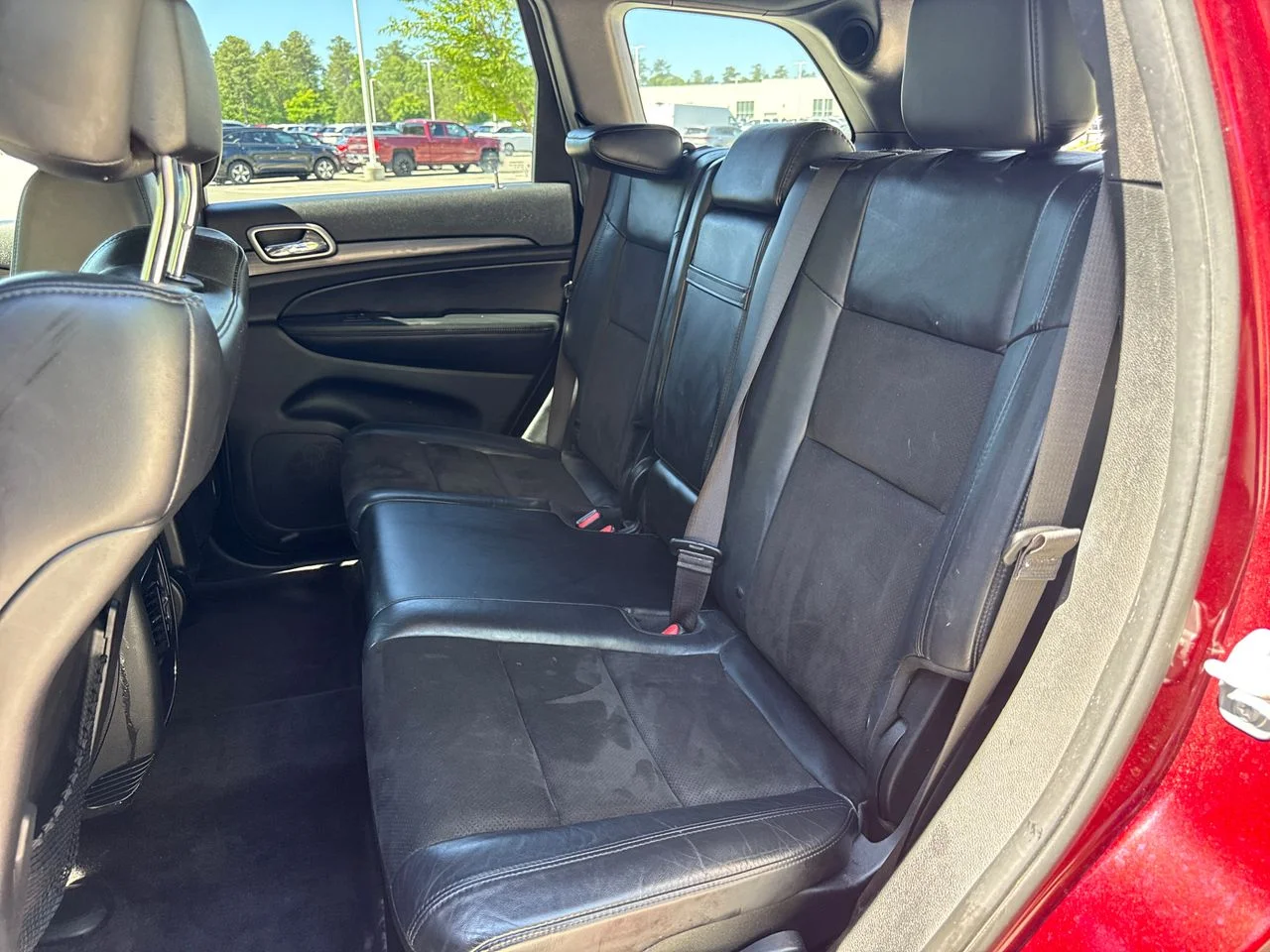 Used 2019 Red Jeep Laredo E image 32