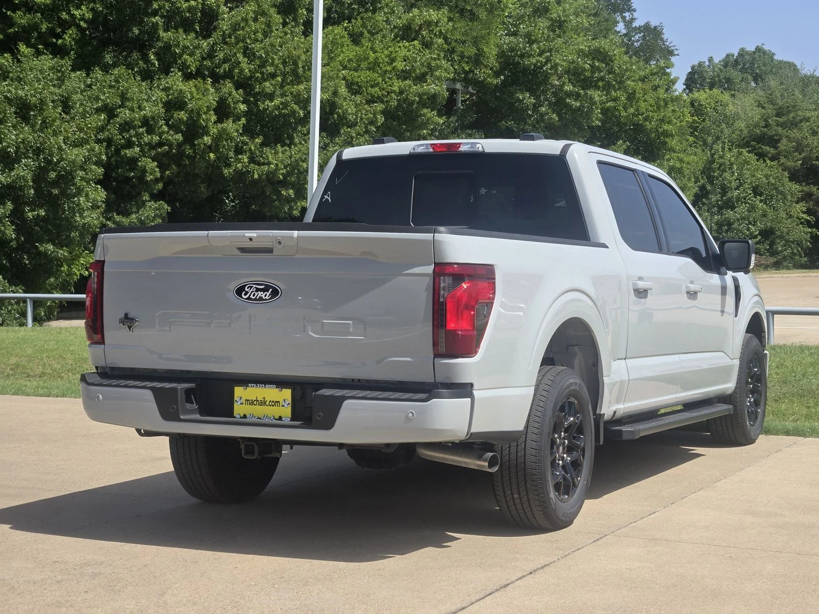 New 2026 Avalanche Ford XLT image 4
