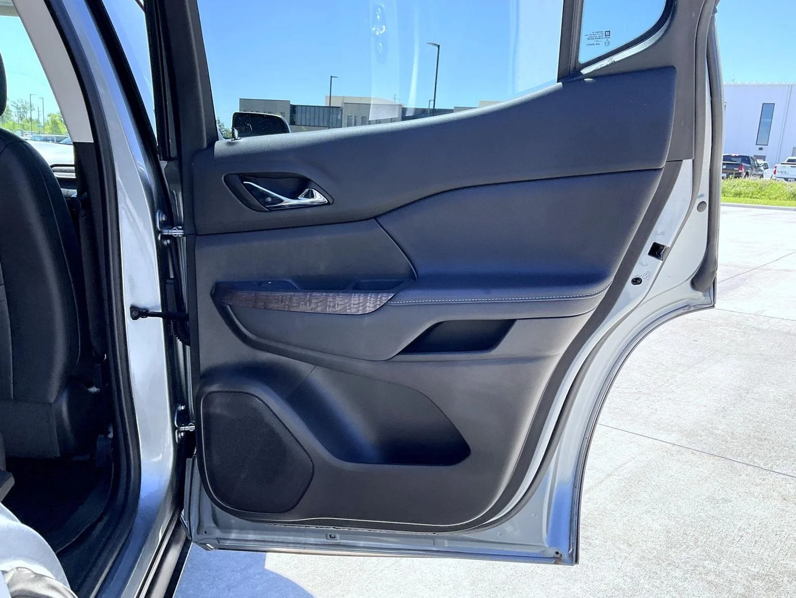 Used 2023 Silver GMC Denali image 23