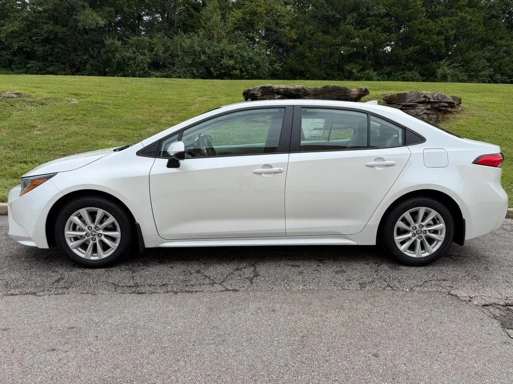 New 2026 Wind Chill Pearl Toyota LE image 2