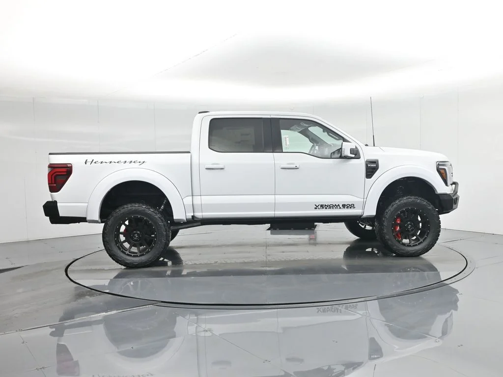 New 2025 Oxford White Ford Lariat image 29